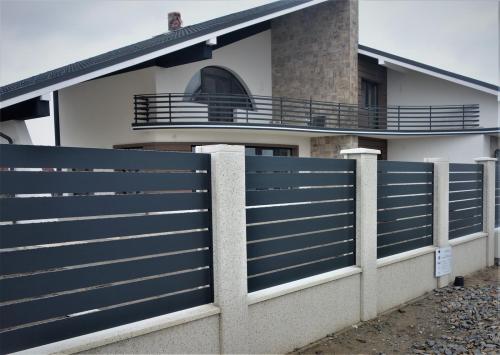 Gard aluminiu